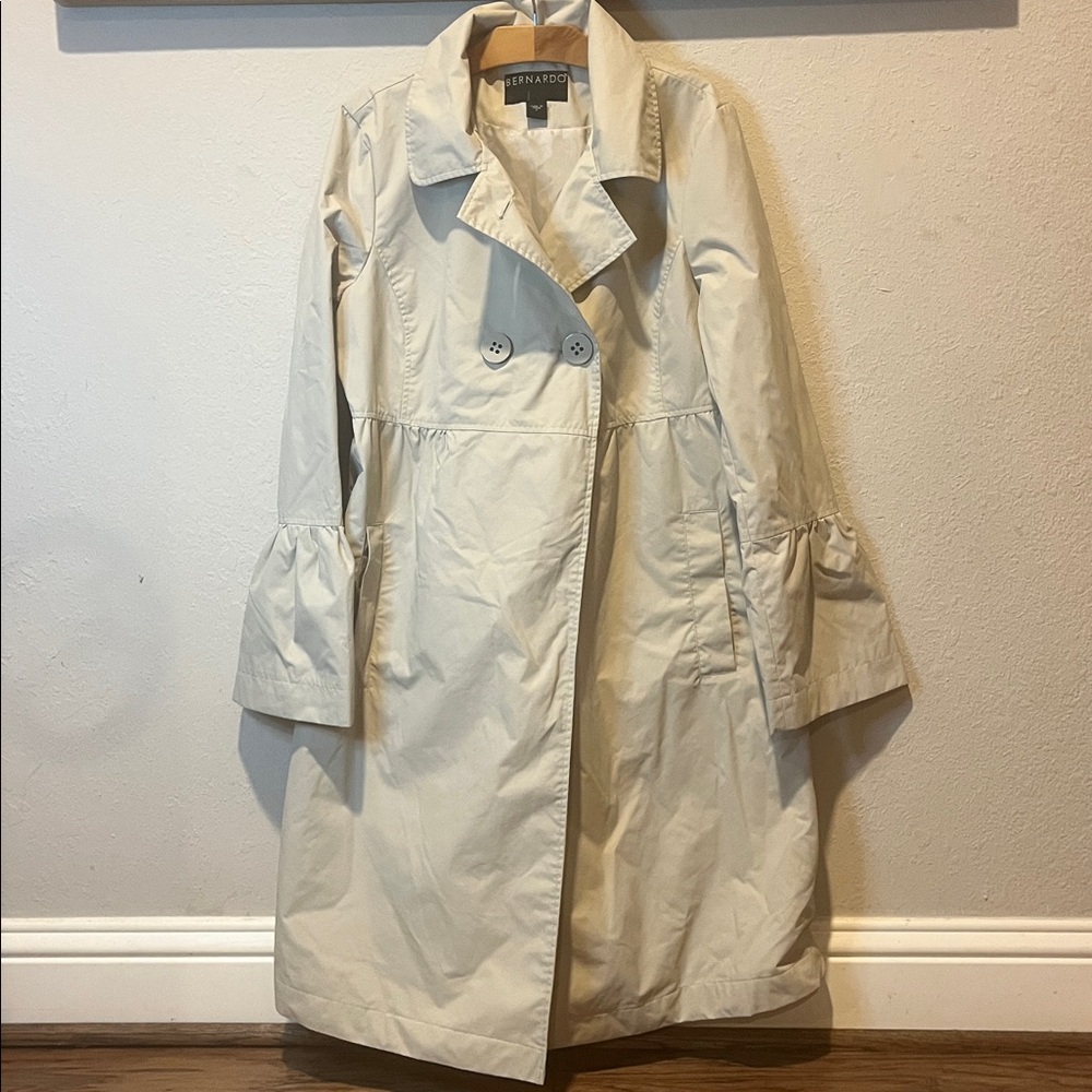 Bernardo Women's Beige Bubble Sleeve Trench Coat size Medium